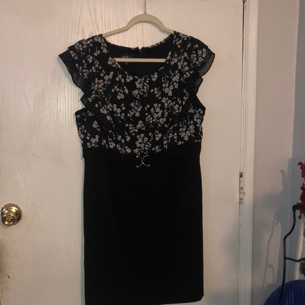 Alyx dress black with flower top new size 16